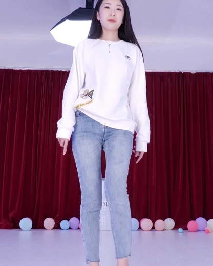 斗鱼网红『阿珞』美熟女有氧果体健身C