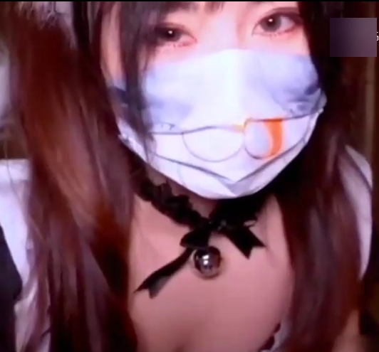 劲爆-电竞女仆妹子被套路打扑克+