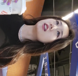 初夏女神-奶茶店内有尺度漏脸私拍