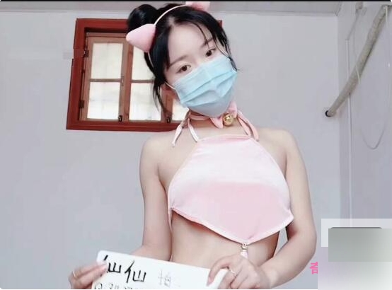 抖音网红《仙仙小草莓》自导自演擦边视频校服定制