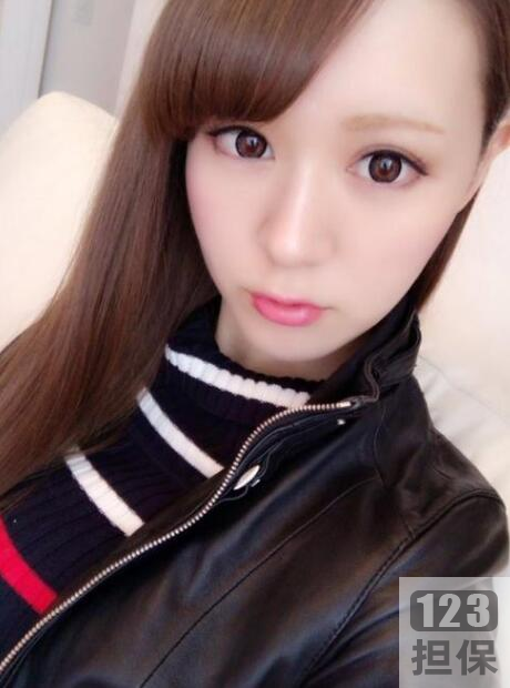 女友今天穿什么系列（立花瑠莉）的牛仔裤破洞