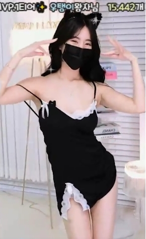 精选舞蹈：独一无二的舞蹈表演G级巨兔：超大尺寸的可爱兔子玩偶苏兮：精致华丽的时尚品牌