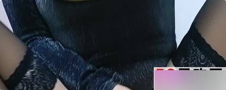 御姐网红闫研的性感自拍：清新火辣视觉盛宴，1G超大容量