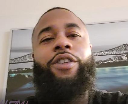 高颜值华裔成熟主妇在卧室中噼里啪啦地剧情演绎