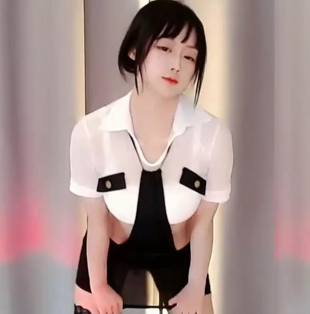 虎牙主播林小花首次散播重磅清纯L舞超有尺度商品