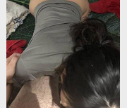 新婚妻子的精选蜜桃臀吸引了男人回家