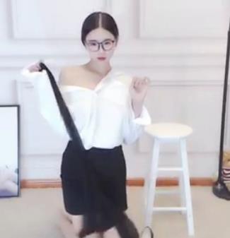 小恩雅跳舞自拍视频资源，时长3-4分钟每部