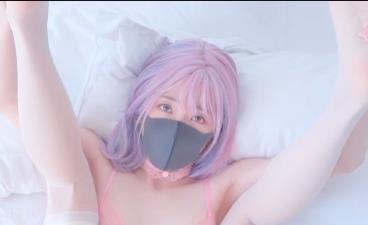 玩偶姐姐内部福利作品：3V1.2G，粉色回忆，总时长27分钟