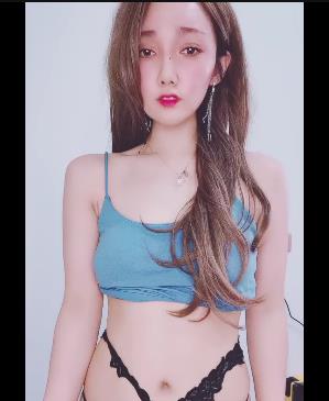 高颜值御姐S妇精选视频，性感内衣秀，给力互动气质