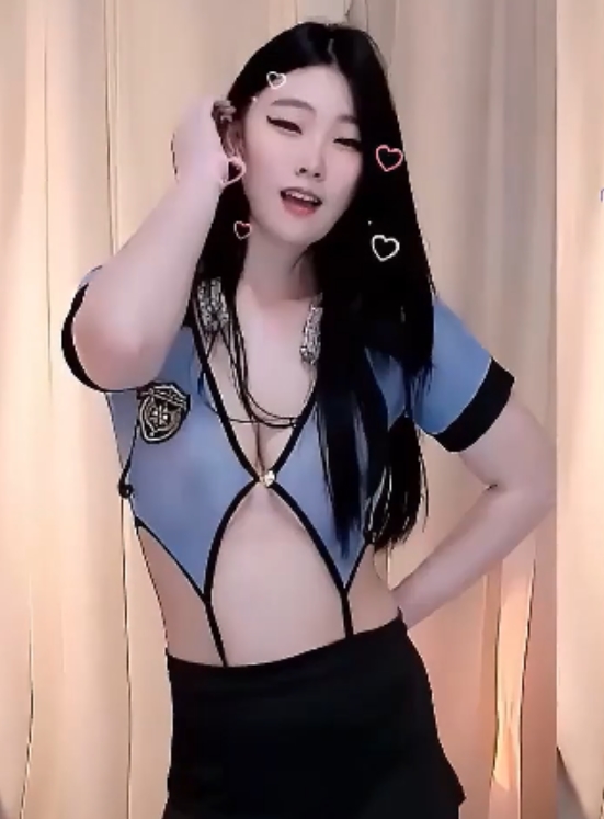 土豪CC主播66睡不醒展示热舞秀视频，点击量破亿百度盘直播