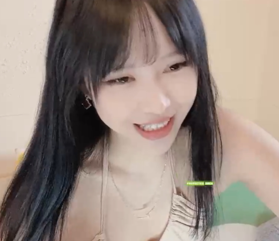 misslee01全网独发视频，15v+5.66g，多种风格，优质收费源码