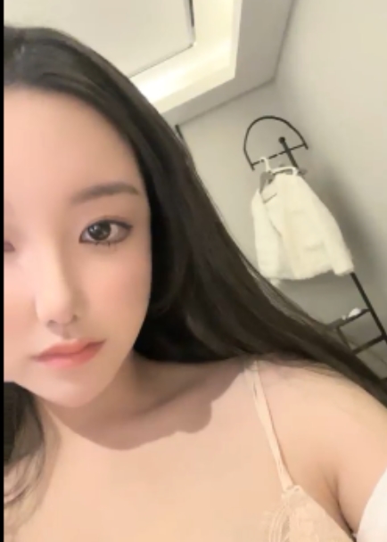 北极星女主播晰月：27V+12.6G粉丝，清新风格，精彩直播视频