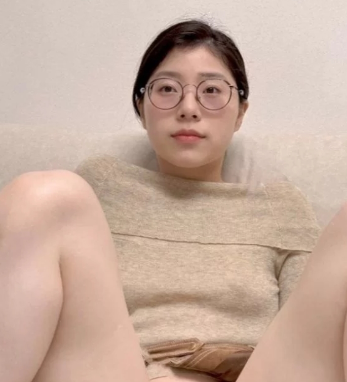 反差小狗秦嘉倪有尺度私拍112p17v+446m百度盘