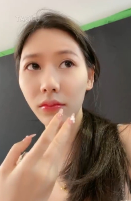 《芷晴套路直播：丝足剧情指教52g视频》