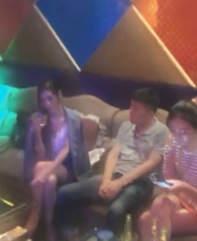 《芷晴套路直播：丝足剧情指教52g视频》