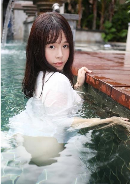 眼目睹了一场清纯少女与土豪大老板之间的奇幻邂逅，感受到了成功背后的艰辛和喜悦。让我们一起来领略这段别具一格的故事吧！