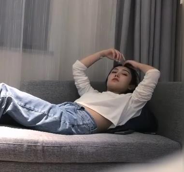 校园美女自拍合集3V-1.3G：大三大四学姐颜值身材超顶