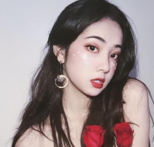 神秘妖冶绅士追捧！完颜英11.2G套图大放送