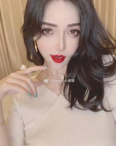 网红顾灵曦微信视频自拍大放异彩