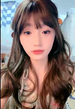 推特女神呜崽酱自拍视频大放送，4V画质2.2G超清颜值巅峰