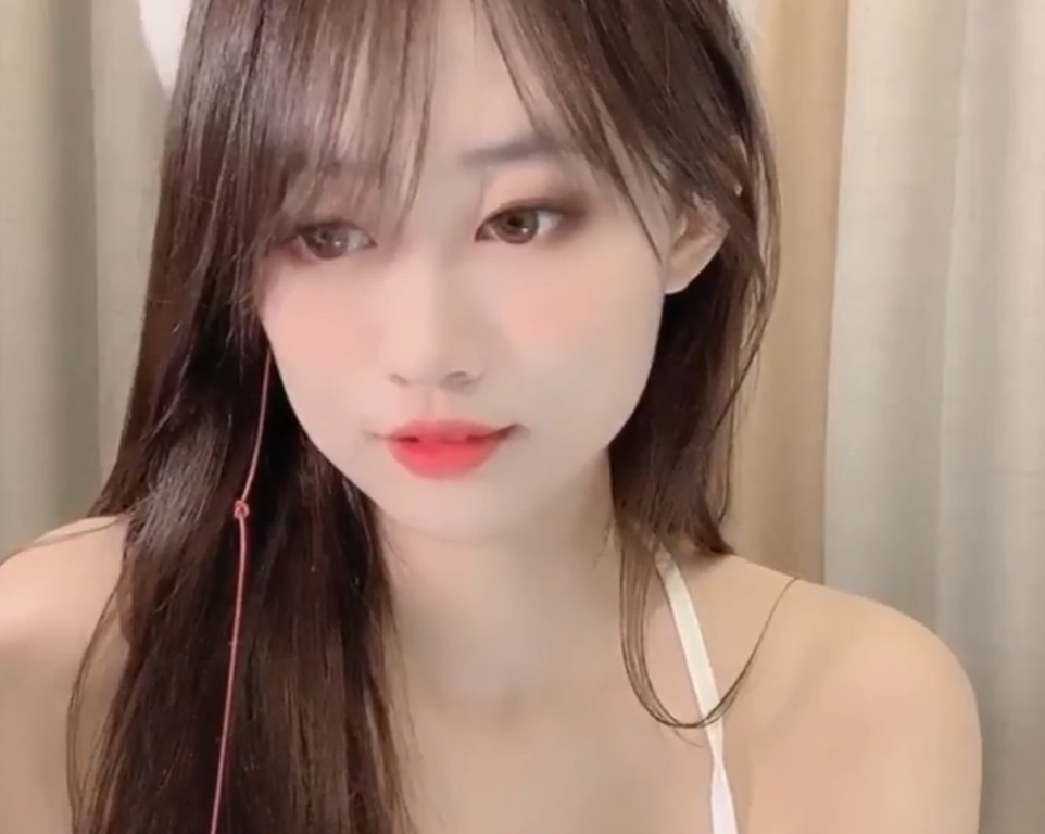 StripChat女主播anan_babe放飞自我呐喊，微露脸，3V632M视频下载