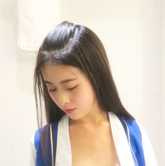 雨珍：超清私拍4V视频，學院派女神的有趣絲襪服装诱惑