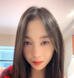 月月嗷13v6.8G高颜值直播视频，打粑粑、刀刃呀、娜子等多种视频，多种下载方式，自行打包。