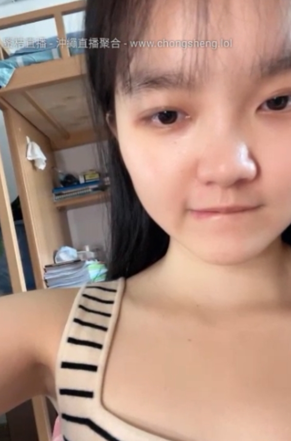学妹宿舍大胆洗澡秀：流血表演，百度盘打包10v+19g