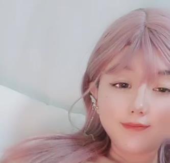 超甜姐姐夜场自拍秀，颜值S型惊艳公主女友道具秀，时长2小时28分