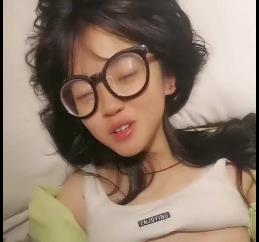 网红林清平自拍正片短视频资源下载，眼镜控必看！