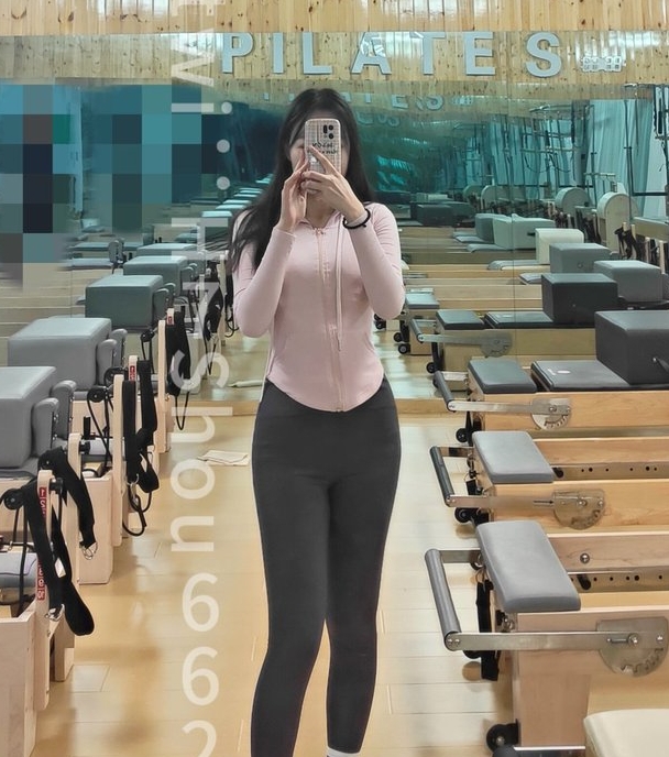 鹤酱最新双马尾福利姬视频更新，71分钟时长，收藏294，新增5v