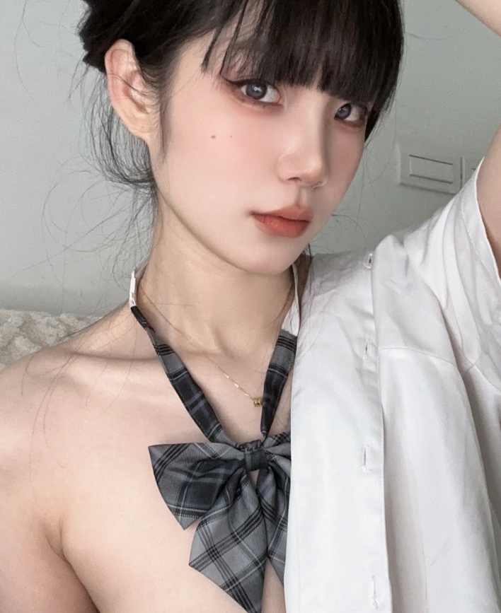 《新晋露脸小瓜陆&男友互动嘴艺合集》31P/19V+1024M百度盘