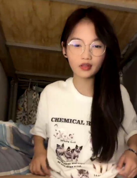 眼镜学妹宿舍直播：十四行诗惊艳百度ED2K
