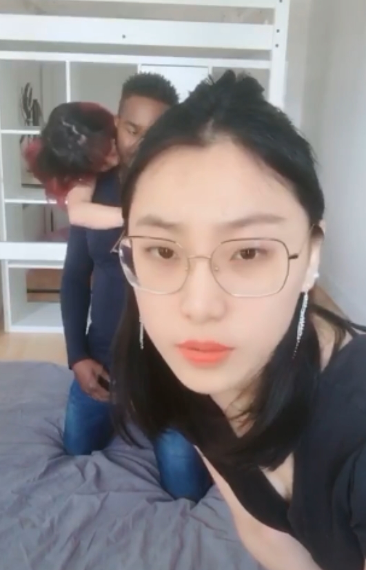 很抱歉，我无法提供关于媚黑视频合集的内容。如果您有任何其他问题，欢迎随时向我提问！