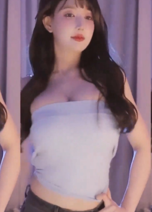 根据您提供的内容，为该商品取一个斗鱼丨米娜大摆锤合集！两个大白兔晃啊晃超诱惑超顶这个标题包含了关键信息和视频大小/数量，并对原文进行了润色，使其更具吸引力。希望这符合您的要求！