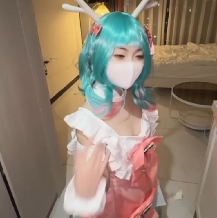 胖臀妹子小奈46v14.8g，收藏1030，百度ED2K热播，新角色小欣奈瑶cos