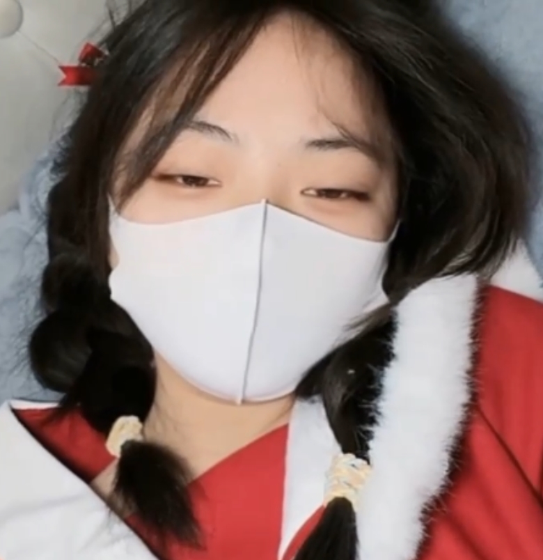 胖臀妹子小奈46v14.8g，收藏1030，百度ED2K热播，新角色小欣奈瑶cos