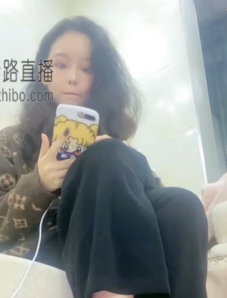 套路直播女神安妮，豆满月惊喜连连，17v9.38g视频收藏70，百度ED2K等你来