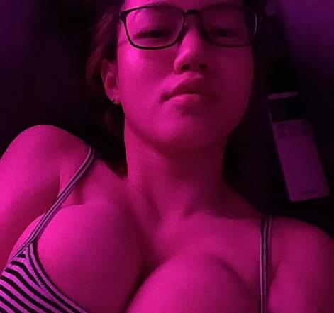 火爆妹子娜美OF车灯粉丝资源合集，59个视频总大小790M，绝对不容错过！