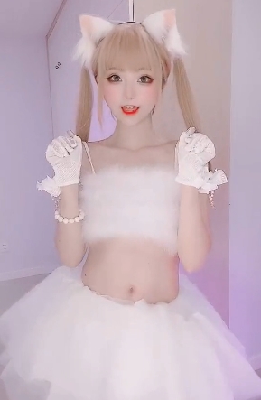 一丝神秘感。观众在观看这些视频时，会被文赫的表演所吸引，感受到小尺度的心跳加速，中尺度的极致感受，以及有尺度的肾上腺颤动。这部合集不仅展现了抖音风格的多样性，也展示了反差婊的魅力，让观众在欣赏的同时感受到创意与给力的碰撞。