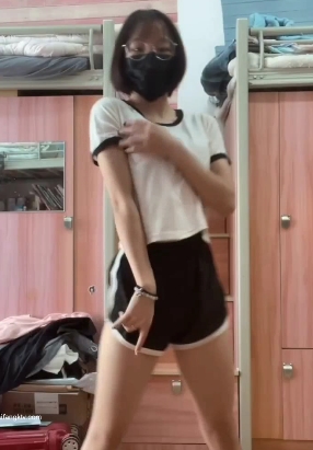 合集共包含50个舞蹈系学生主播顾茜茜的视频，大小达到8.4G，存放在百度盘上。解压密码需注意，建议使用电脑端的2345好压或bandizip，或安卓端的rar解压缩全能王或7Z压缩软件。