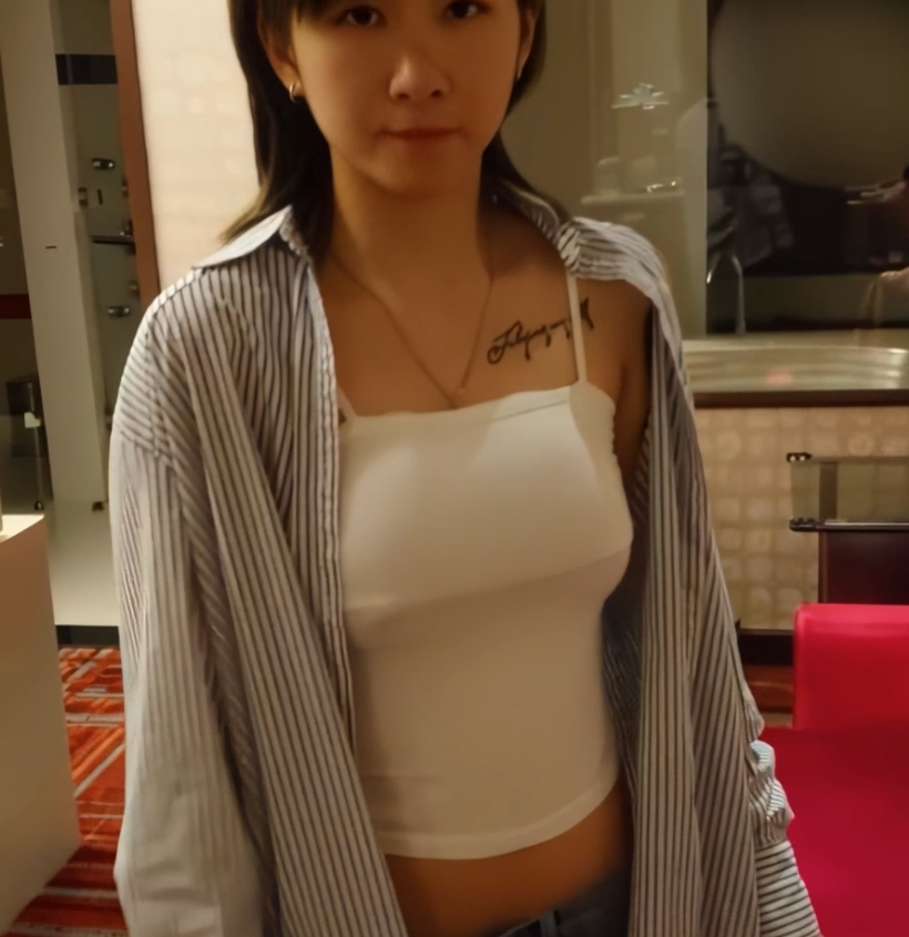 胖Tiger网约21岁高冷大学生约会视频露脸全程4K