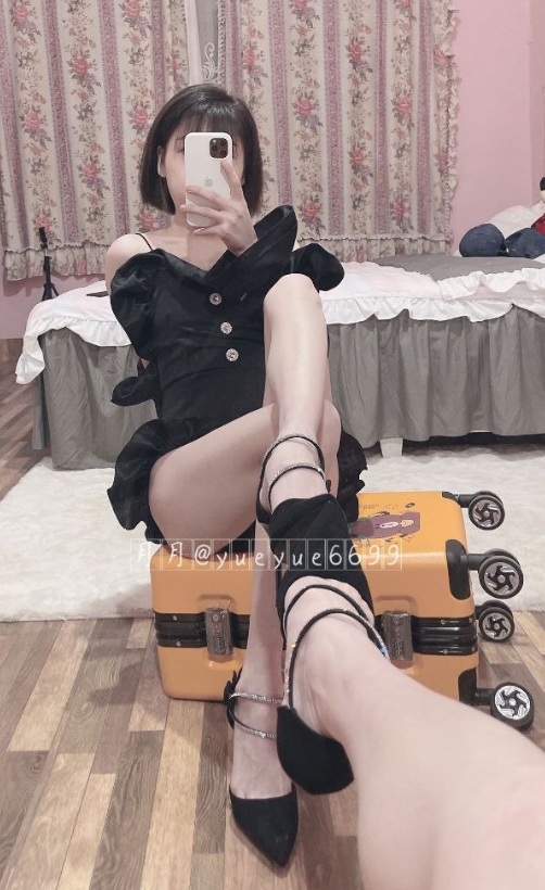 月月6699：神秘反差婊，11部视频，丰富多样