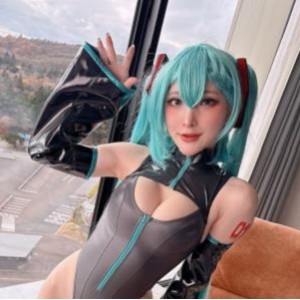 迷人小丁komachi火爆弄OS视频震撼上线