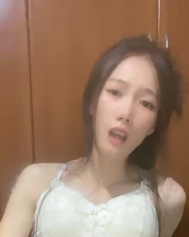 清纯萌妹现场表演合集1V639M，互动撩骚解压神器