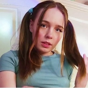 欧美可爱童颜妹子AquaRi最新合集1V0.5G，清新自然