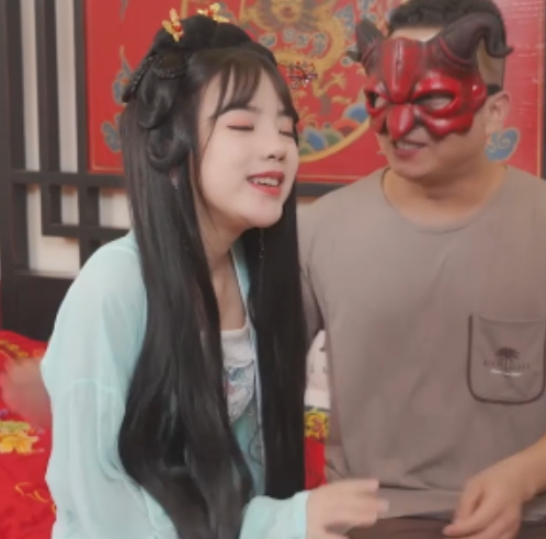 潘甜甜独家花絮14部3.3G太丰满了