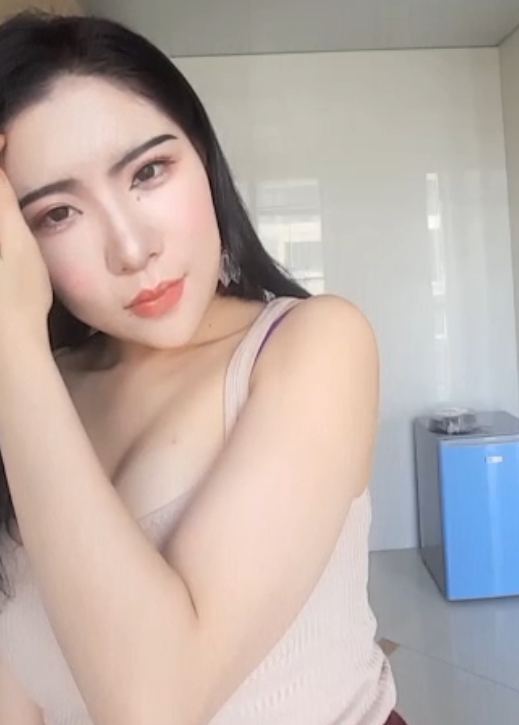 女神思瑞40部9.58g合集丰腴诱人