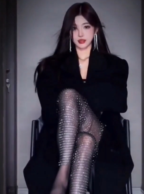 绿帽红框闯合集43V抖娘新露8G超润