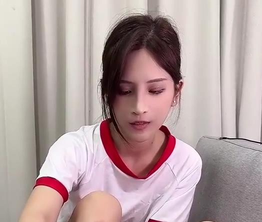 **推特艾希老师粉嫩福利珍藏集51部10.3G露天作业**